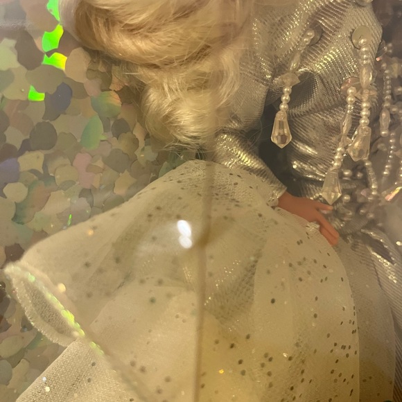 1992 Happy Holiday Barbie Collectable Doll by Mattel - Picture 6 of 12